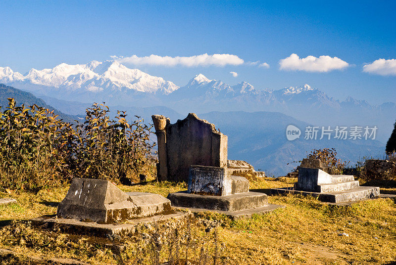 康城章嘉山经墓地