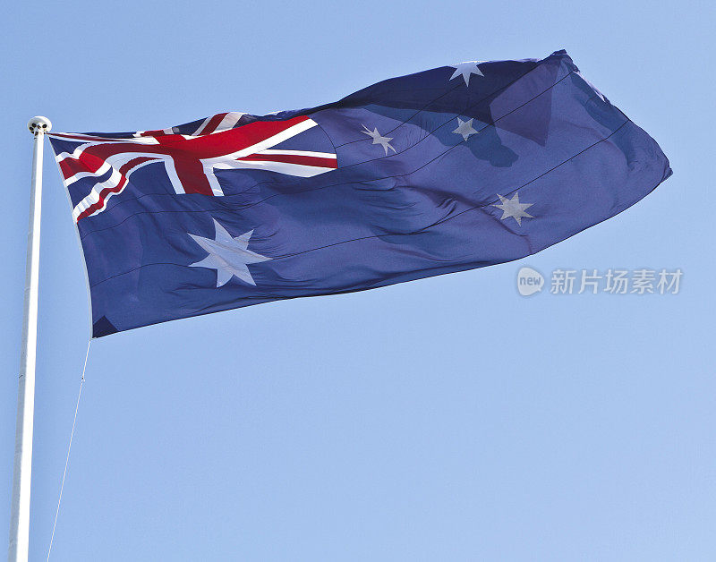 澳大利亚国旗在强风中飘扬