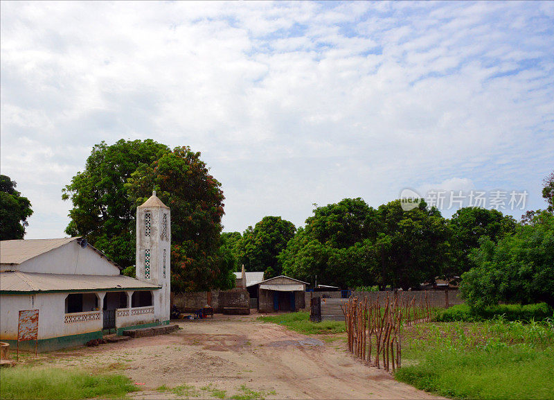 村清真寺,冈比亚