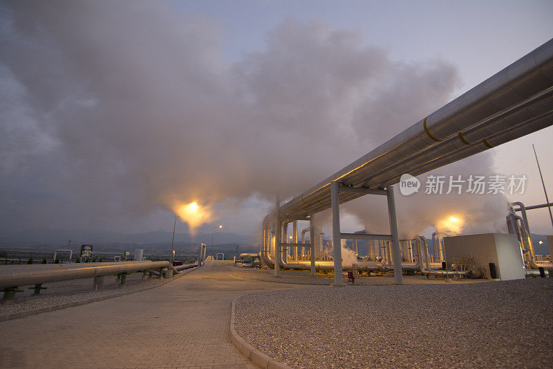 土耳其地热发电厂的一段管道