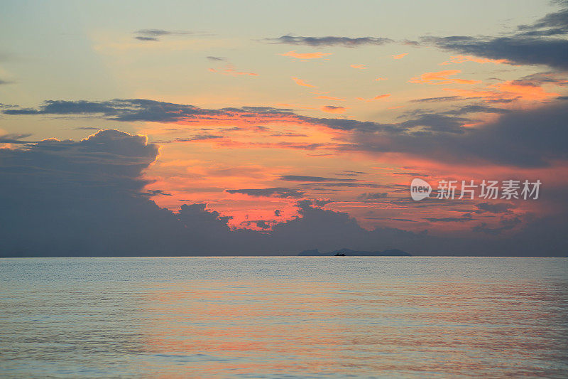 泰国湾的日落天空