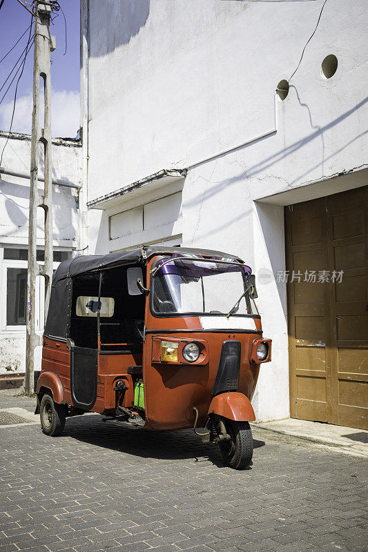 斯里兰卡加勒大街上的Tuktuk出租车