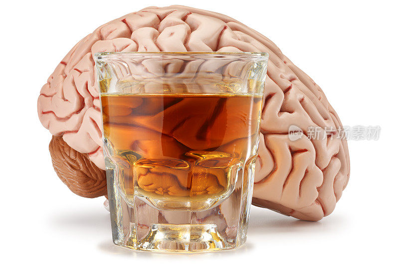 在脑子前喝杯威士忌