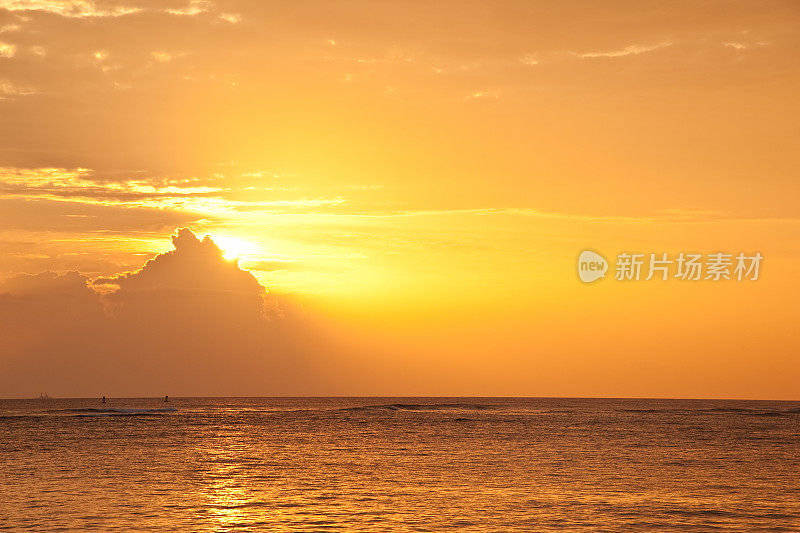 夏威夷怀基基海滩的日落