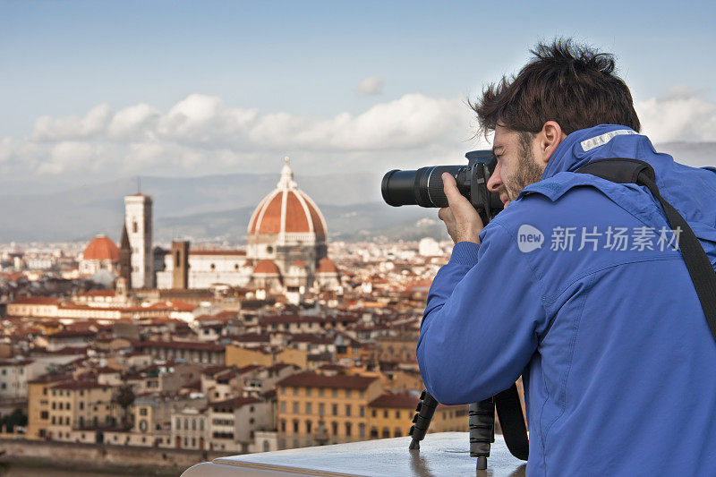 游客拍摄意大利佛罗伦萨大教堂