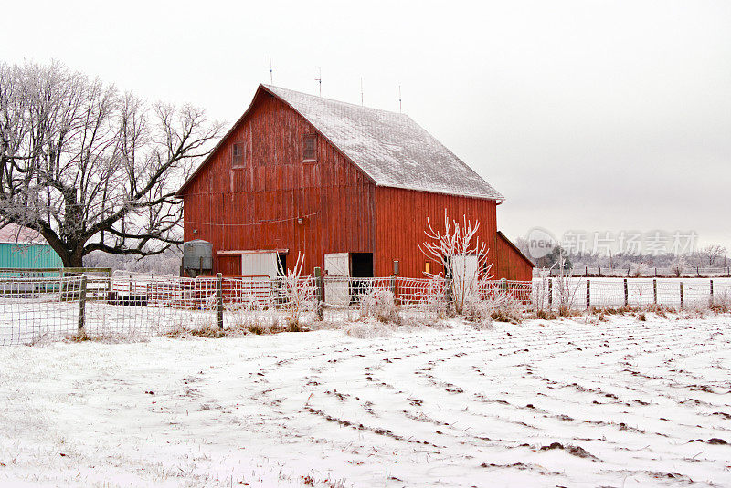 冬天的红谷仓