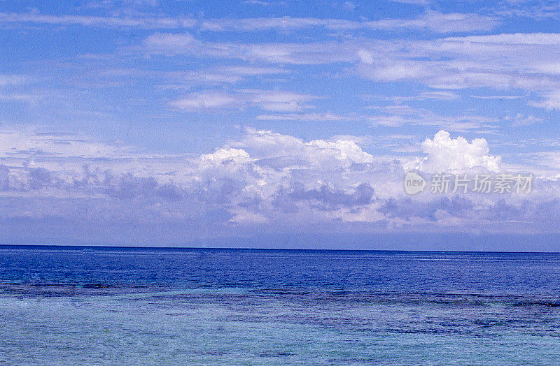 海景云景中美洲堡礁乌堤拉湾群岛洪都拉斯