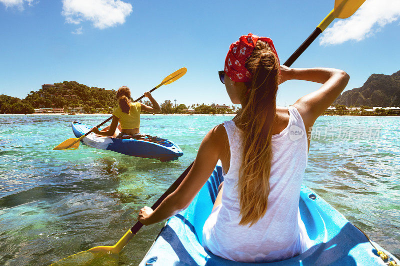 皮划艇旅行热带海滩