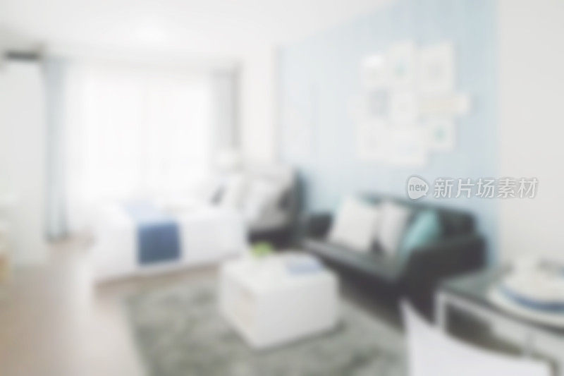 模糊的背景卧室与蓝色的沙发方案装饰