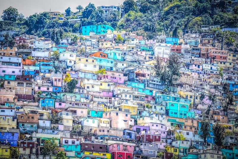 数字艺术，海地太子港山坡上堆积的房屋