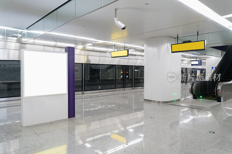 空白广告拍摄汽车地铁站，重庆，中国