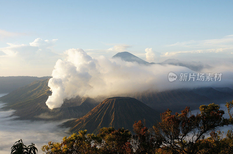 布罗莫火山，印度尼西亚东爪哇的活火山。