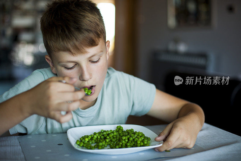 吃青豆的男孩