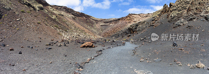 乌鸦在火山里