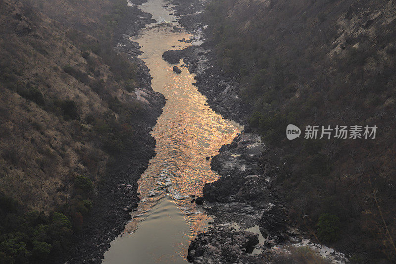 在津巴布韦洛奇峡谷的赞比西河日出