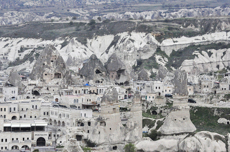 岩石地质构造，精灵烟囱和土耳其卡帕多西亚历史地区的一个小镇。