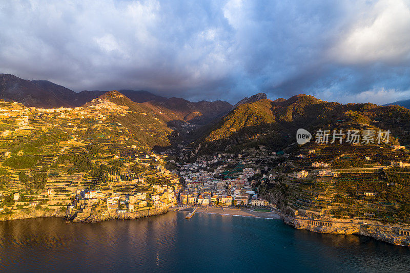 日出的小渔村-阿马尔菲海岸