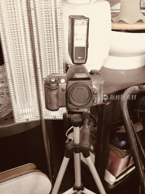 古董店里的复古相机