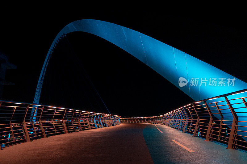 迪拜水渠容忍桥夜景