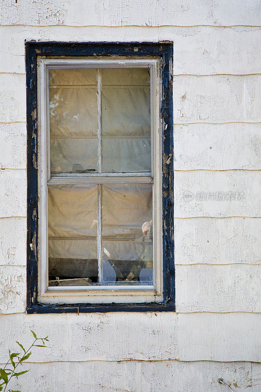 废弃的房子旧窗户