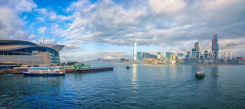 早晨的香港维多利亚港。