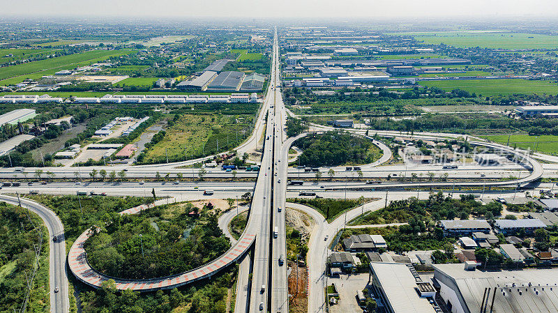 大型公路立交鸟瞰图。