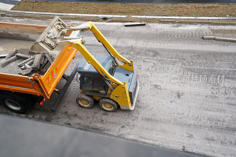 在道路建造活动中处置废物。