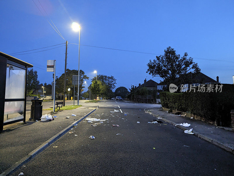 堆满垃圾的街道