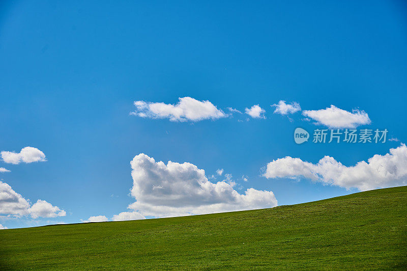 呼伦贝尔草原位于内蒙古，草原辽阔