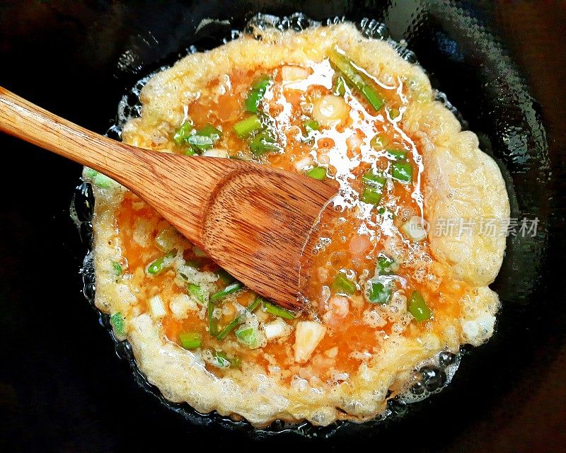 烹饪蔬菜煎蛋卷——食品准备。