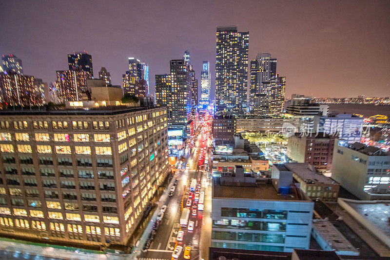 曼哈顿中城的夜晚。纽约摩天大楼全景鸟瞰图