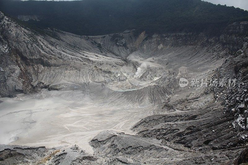 Perahu万隆的唐库班火山火山口