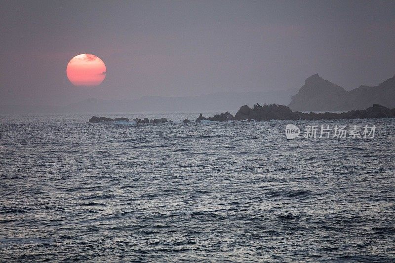 美丽的撒丁岛海。