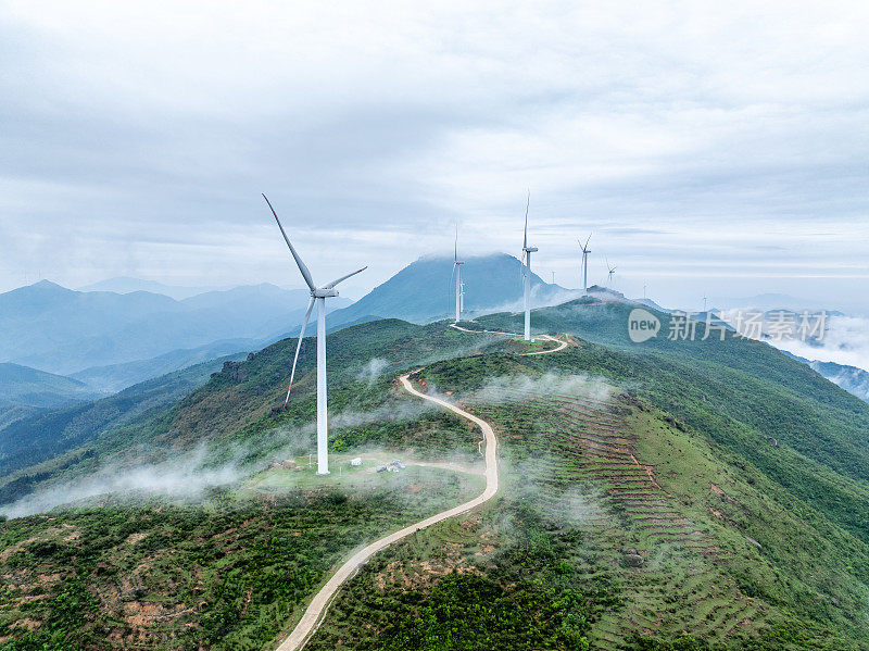 山区风电场云和雾的航空摄影