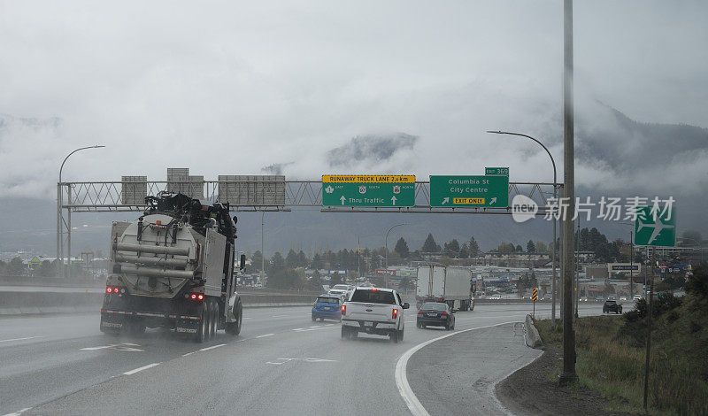高速公路到市中心坎卢普斯，加拿大