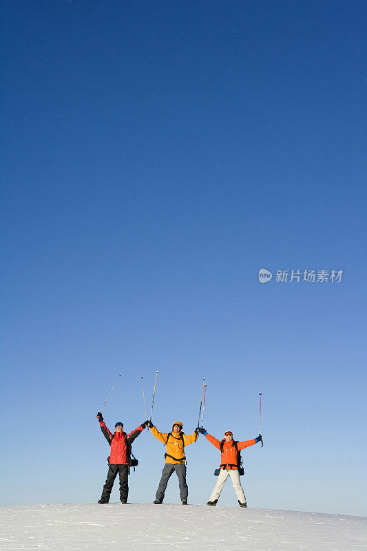 雪地上的年轻人