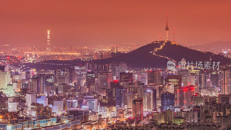 韩国首尔市中心的天际线，有首尔塔。