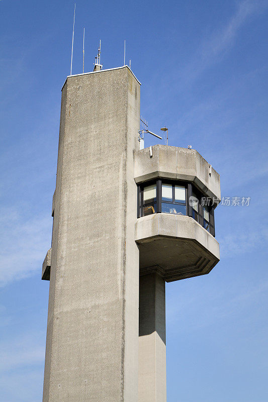 比利时运河的瞭望塔