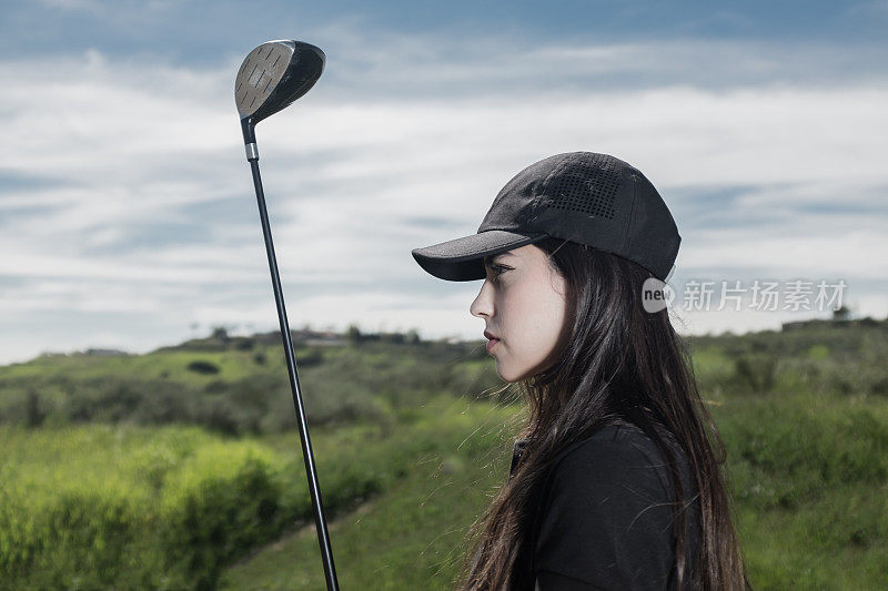 年轻的西班牙女性高尔夫球手