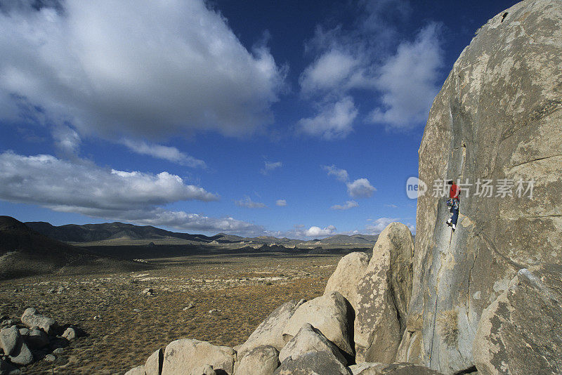 沙漠的登山者