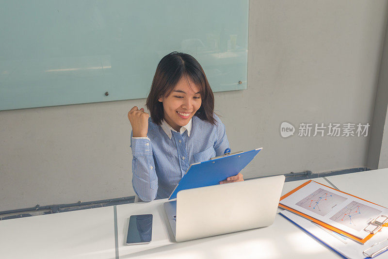 女性员工在收到良好的反馈时，会感到充满动力