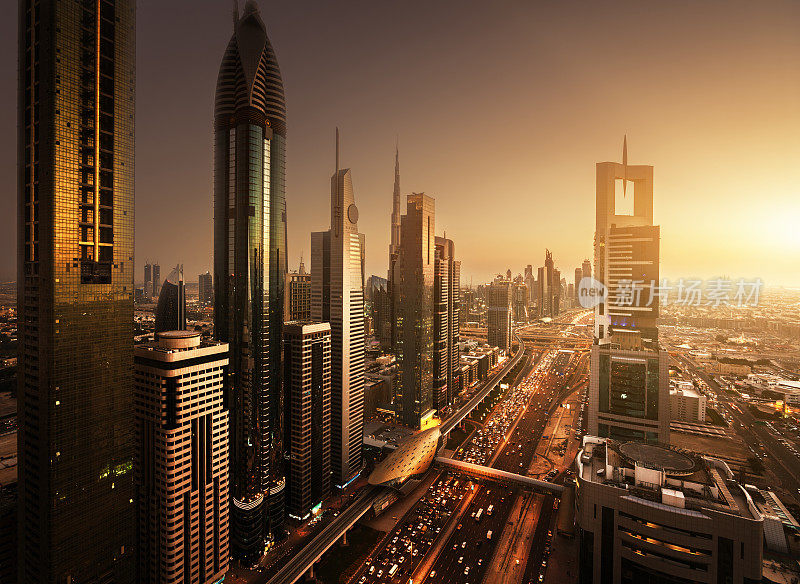 日落时分的迪拜天际线，阿拉伯联合酋长国