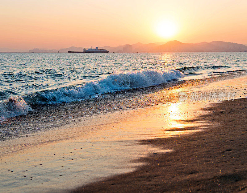 海滩日落时