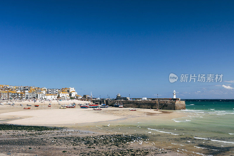 康沃尔海岸的圣艾夫斯港和海滩