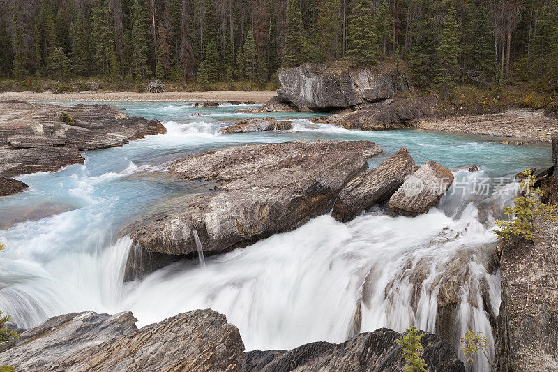 加拿大不列颠哥伦比亚省Yoho国家公园的瀑布(XXL)