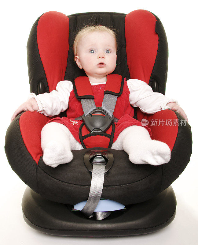 婴儿在汽车座椅上