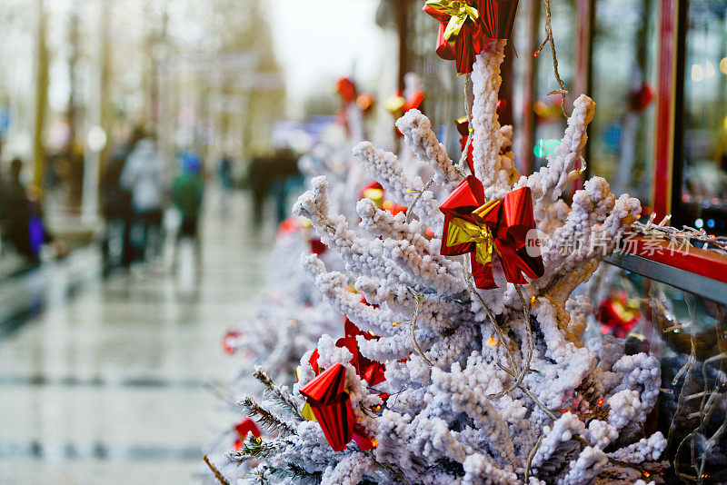 香榭丽舍大街上的圣诞装饰
