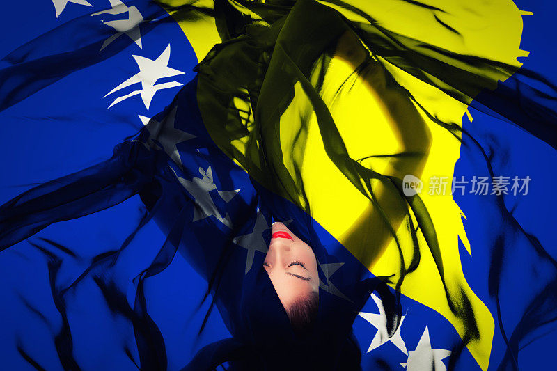 拿着波斯尼亚-黑塞哥维那国旗的年轻女孩