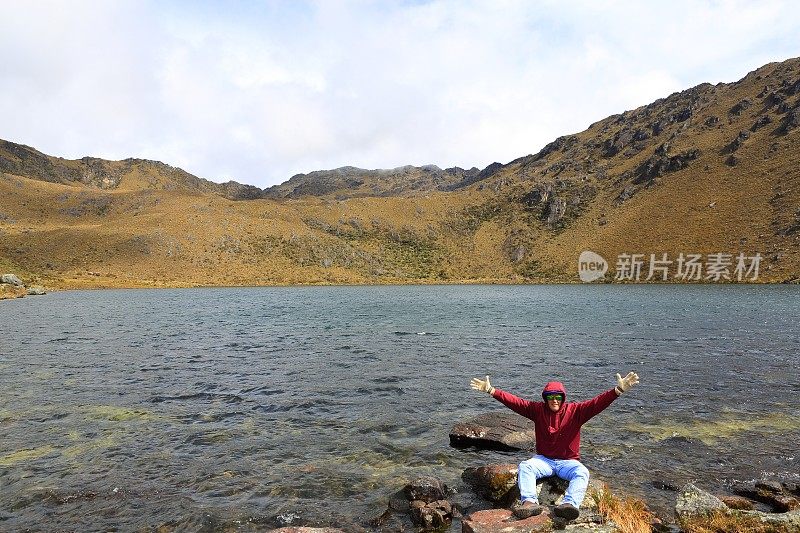 徒步旅行者很高兴能够在格兰德泻湖