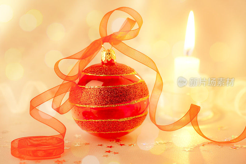 圣诞蜡烛和装饰品